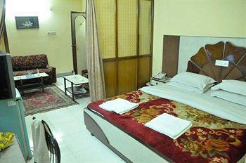 Hotel Heera Kolkata Exterior photo